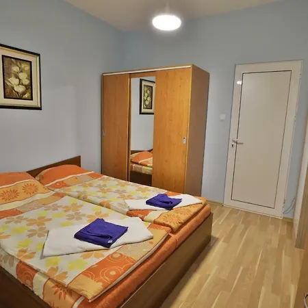Global Star Apartment *