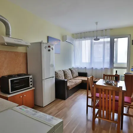 Global Star Apartment *